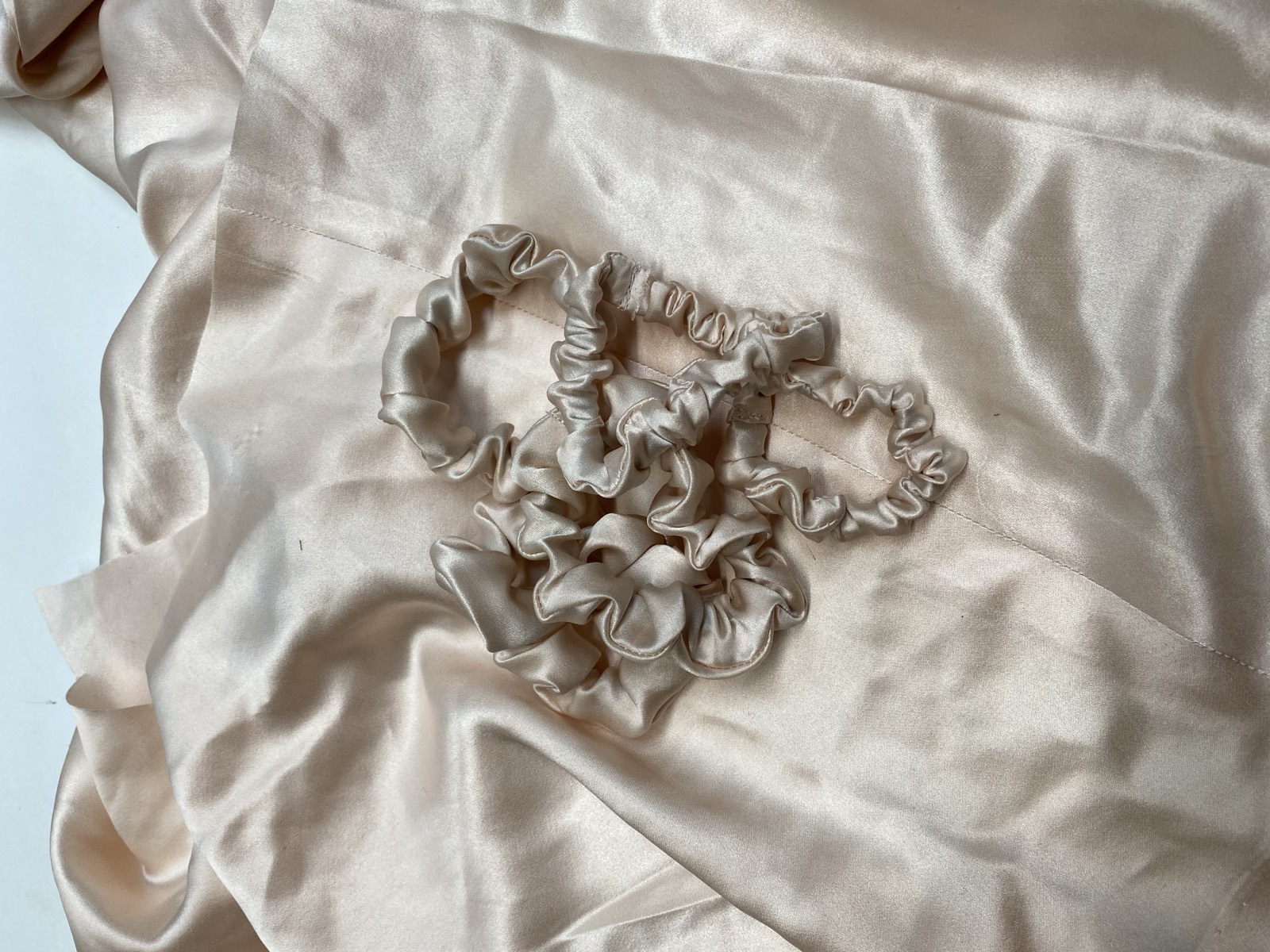 Vintage dress pink scrunchies